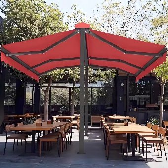 Freestanding Retractable Awning