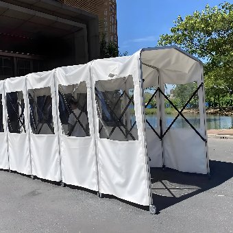 Retractable walkway tent